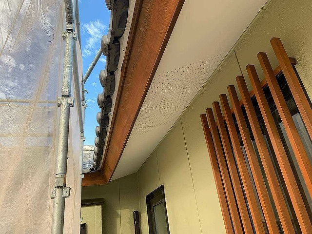 外壁際の軒先全景